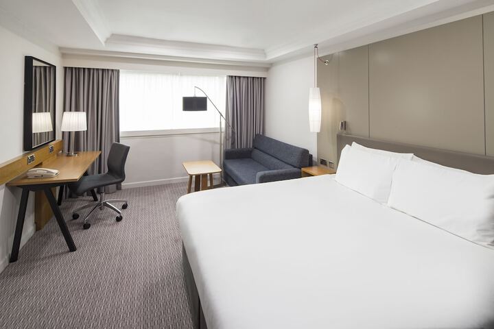Room 12 of 103