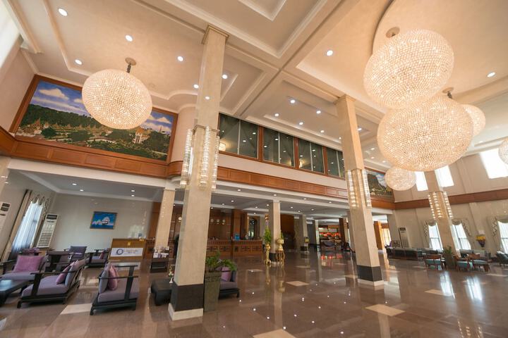 Entrance & Lobby