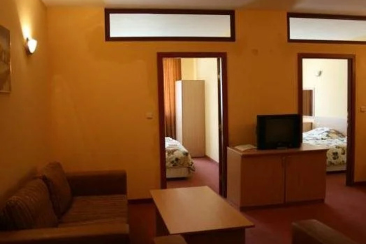 Room 5 of 25