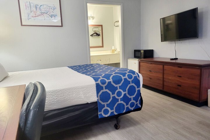 2 Queen Beds (8 of 14)