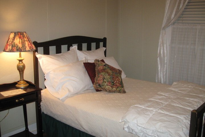 Room 5 of 16