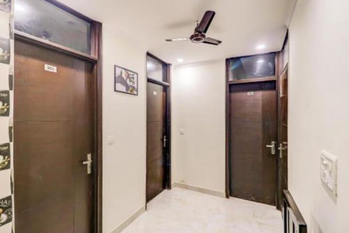 TOM AND JERRY BY OYO ROOMS