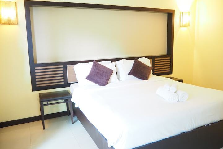 Room 12 of 106