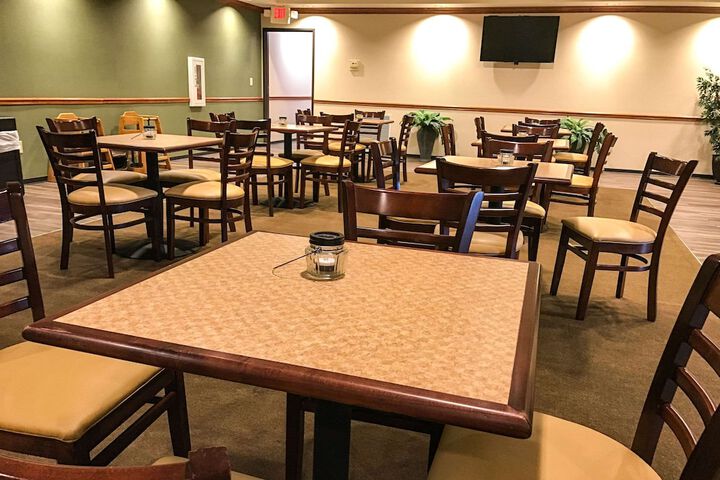 Dining 41 of 42