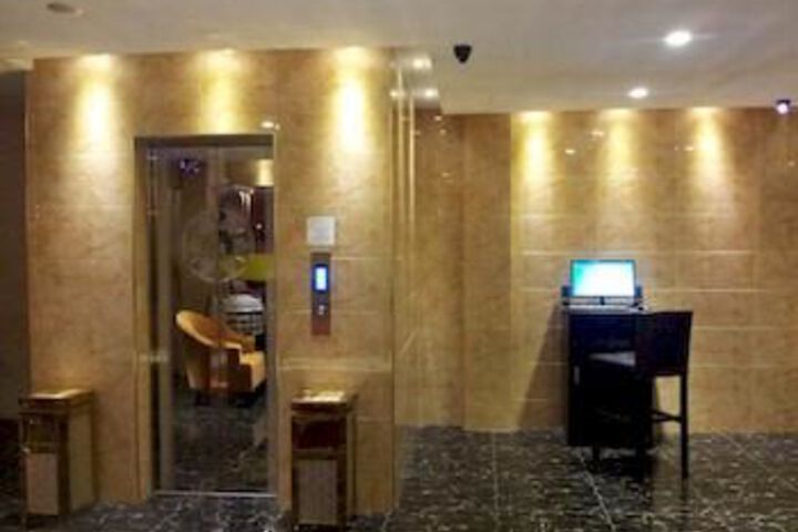 Business Center 9 of 14