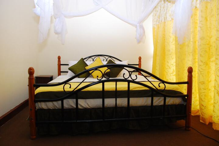 Room 3 of 9