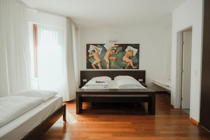 Room 47 of 102