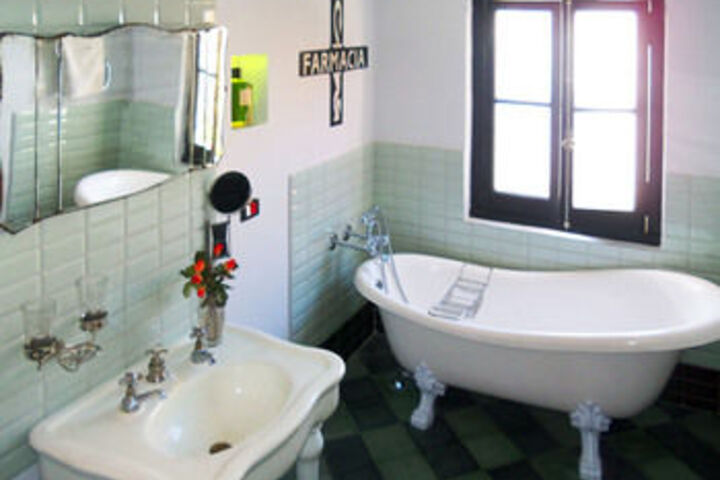 Room 2 of 49