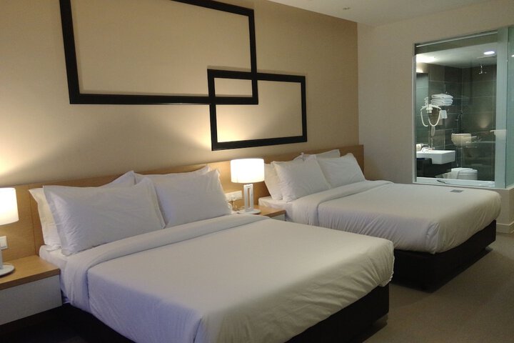 Room 4 of 32