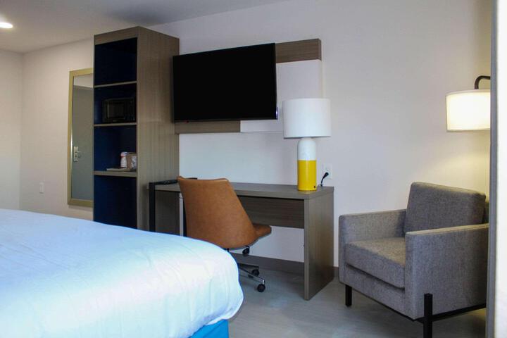 Standard | King Bed (5 of 7)