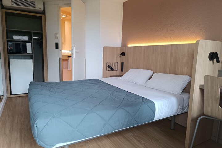 Room 8 of 43