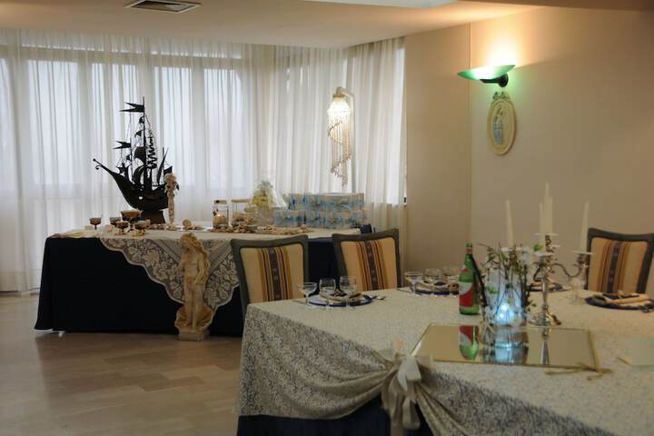 Dining 6 of 8