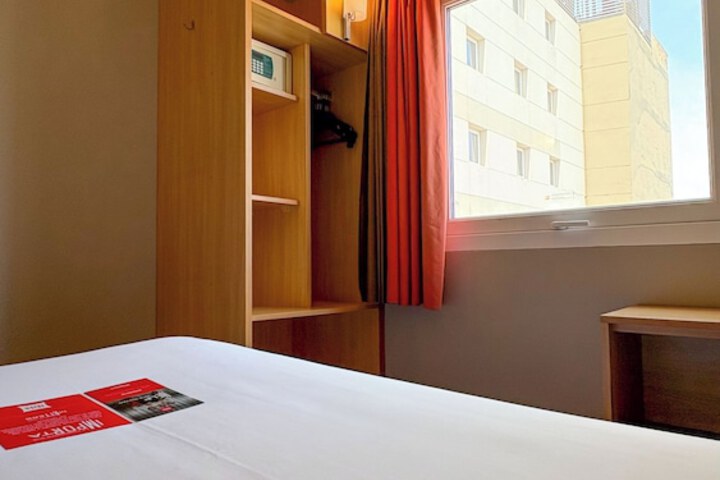 Room 10 of 113
