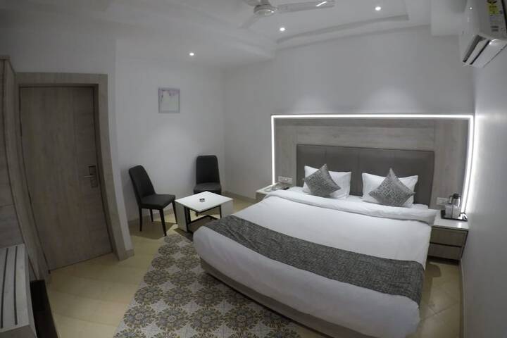 Room 12 of 24