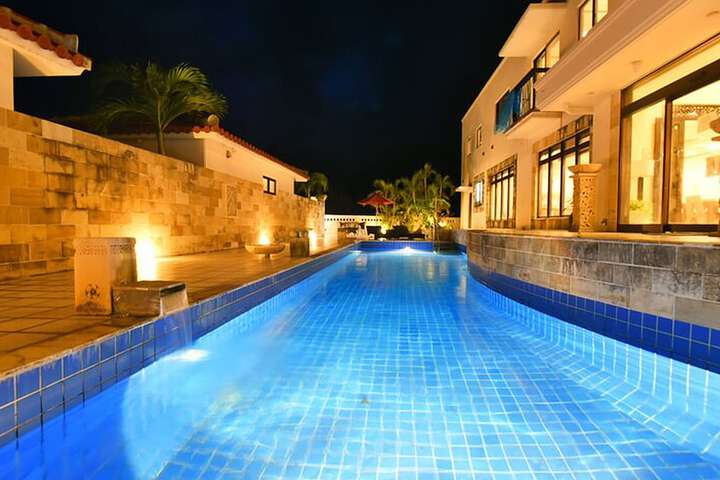 Hotel with Pool