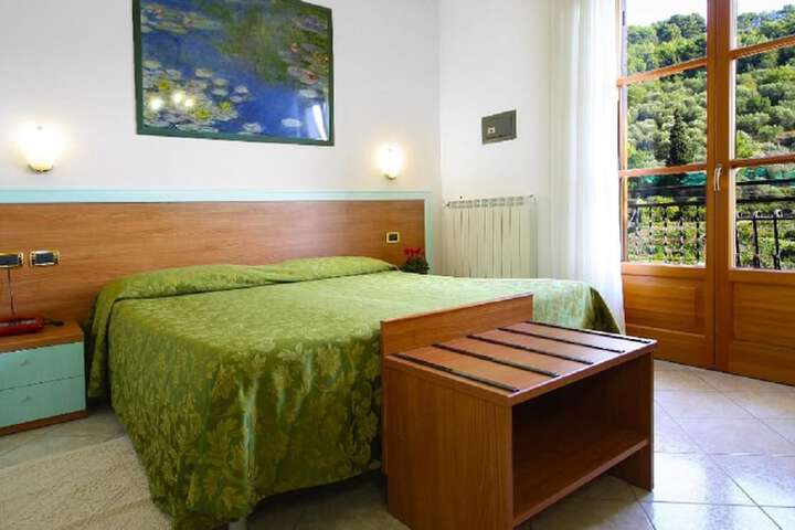 Room 2 of 48