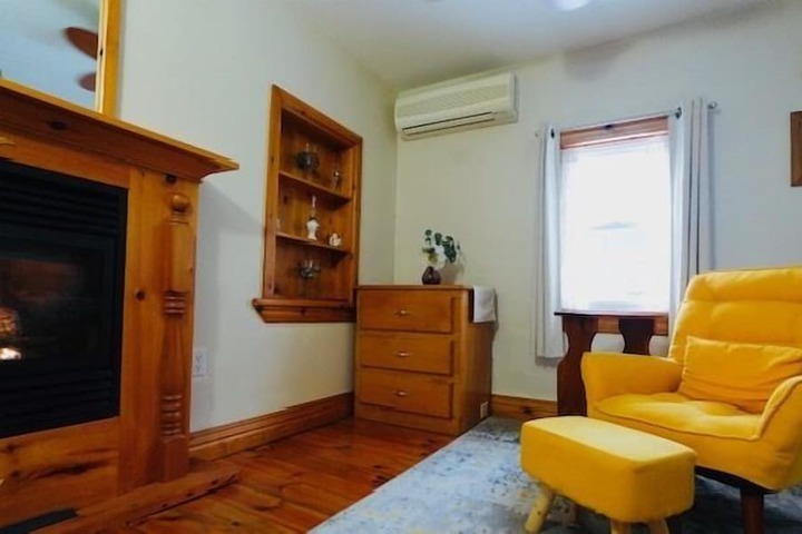 1 Queen Bed (30 of 43)