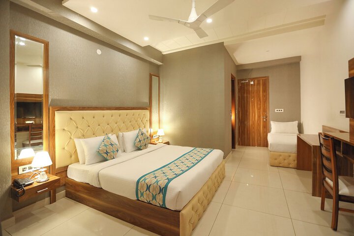 Room 36 of 77