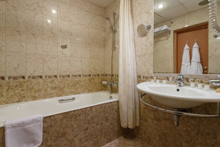 Room 40 of 61