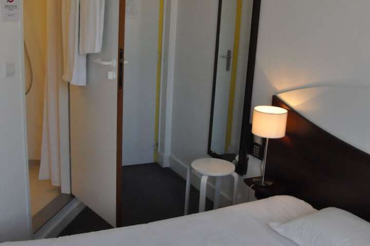 Room 42 of 98