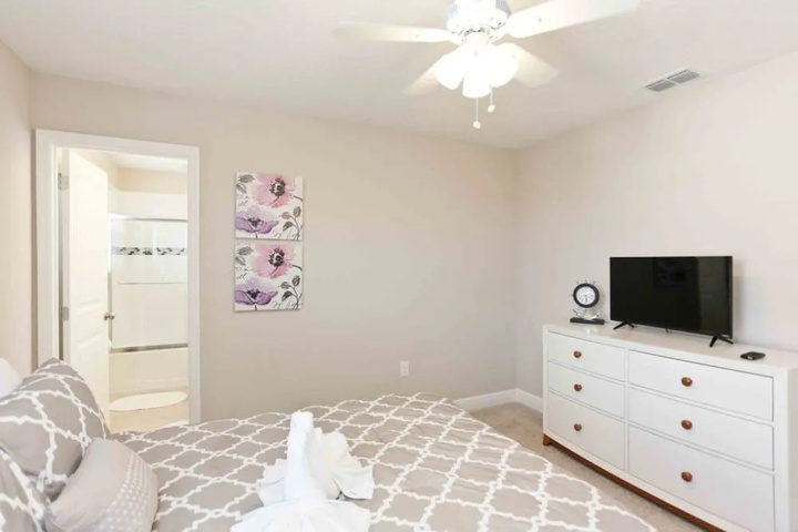 Room 6 of 21