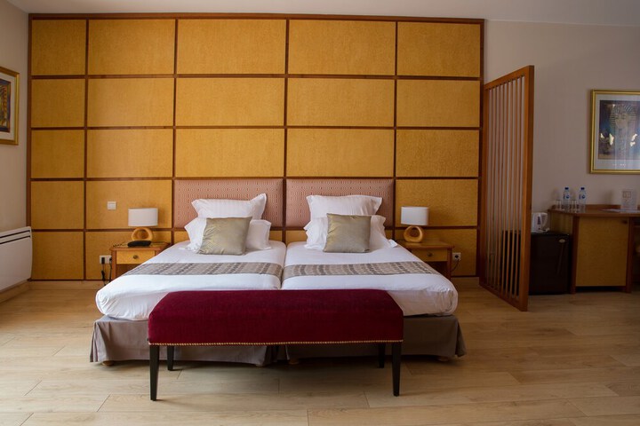 Room 10 of 43