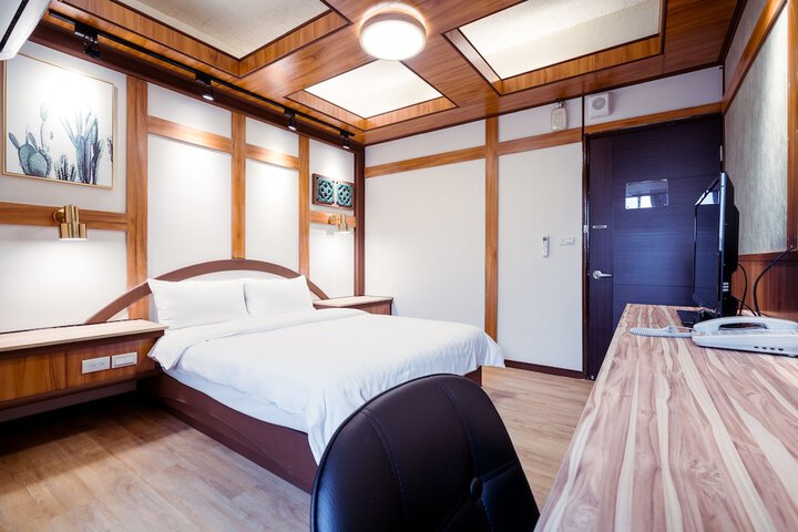 Room 45 of 232