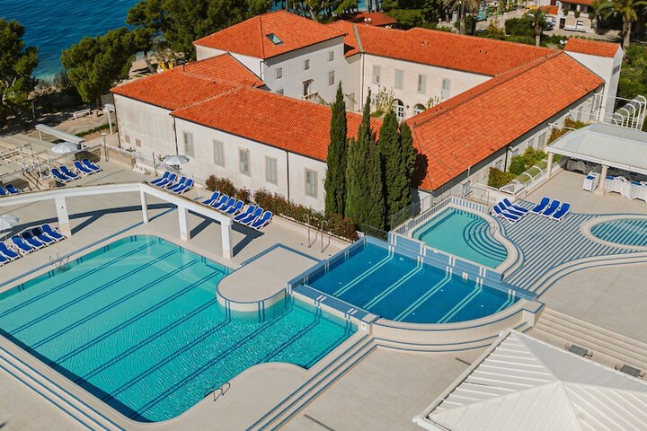 Pools & Facilities