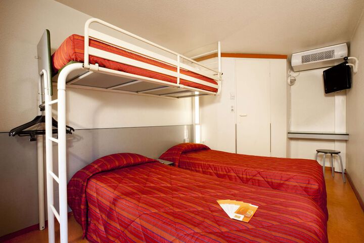 Room 9 of 34