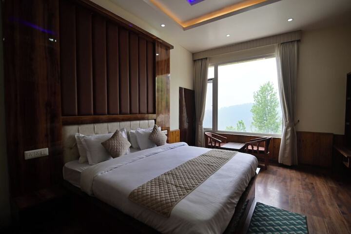 Room 17 of 42