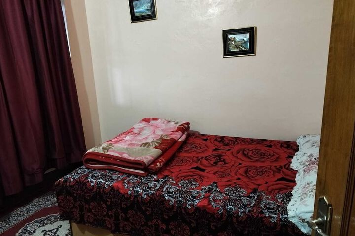 Room 27 of 77