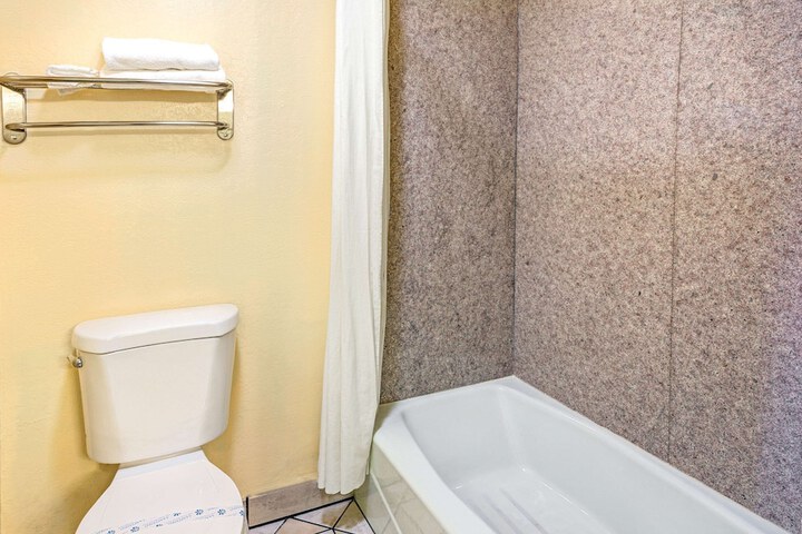 Room 20 of 28
