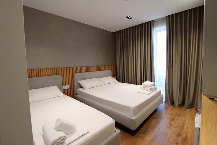 Room 8 of 94