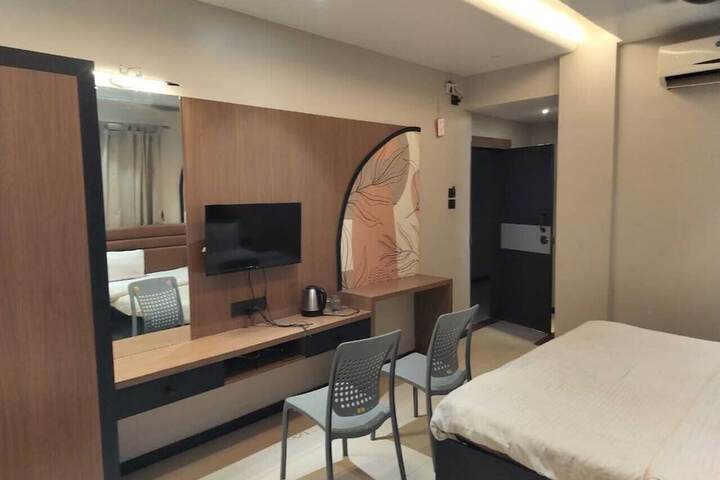 Room 2 of 18