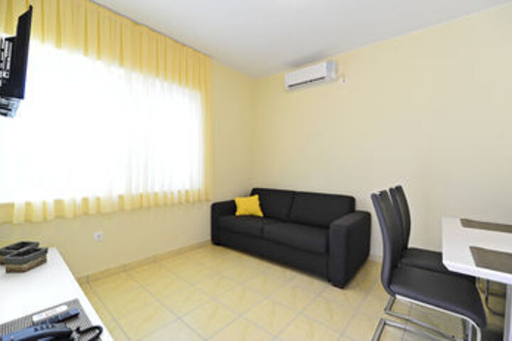 Room 32 of 51