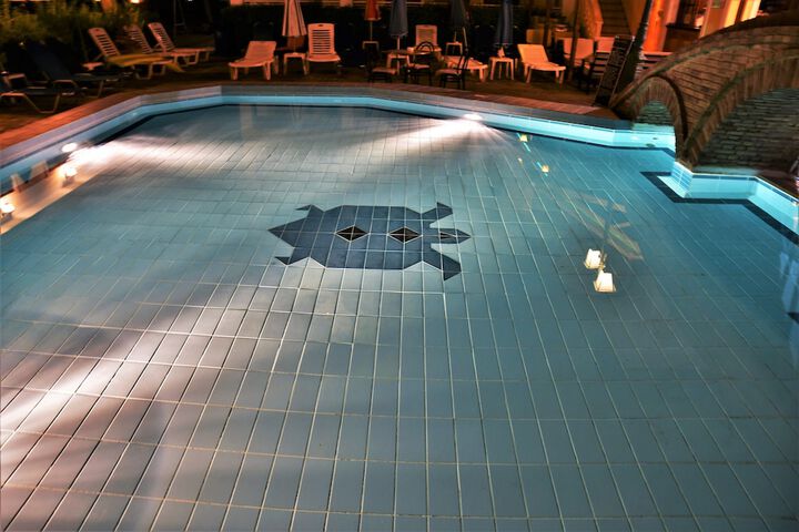Hotel with Pool
