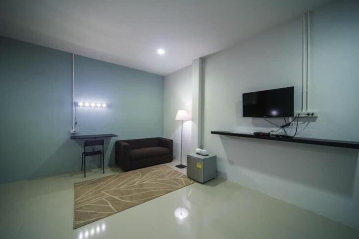 Room 13 of 34
