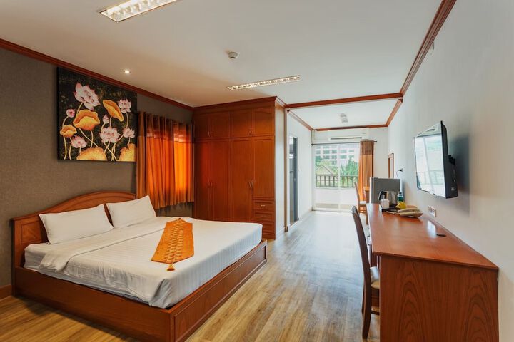 Room 2 of 20