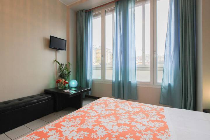 Room 4 of 32