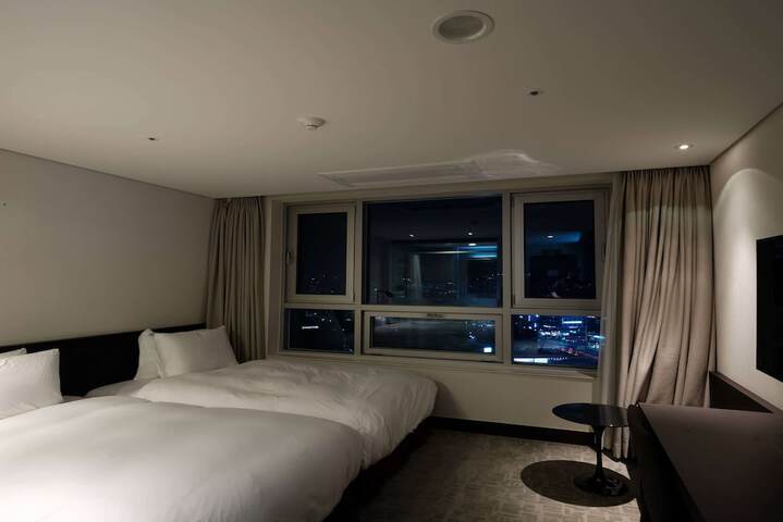 Room 22 of 63