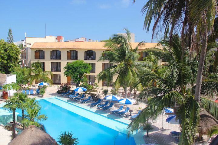 Hotel with Pool