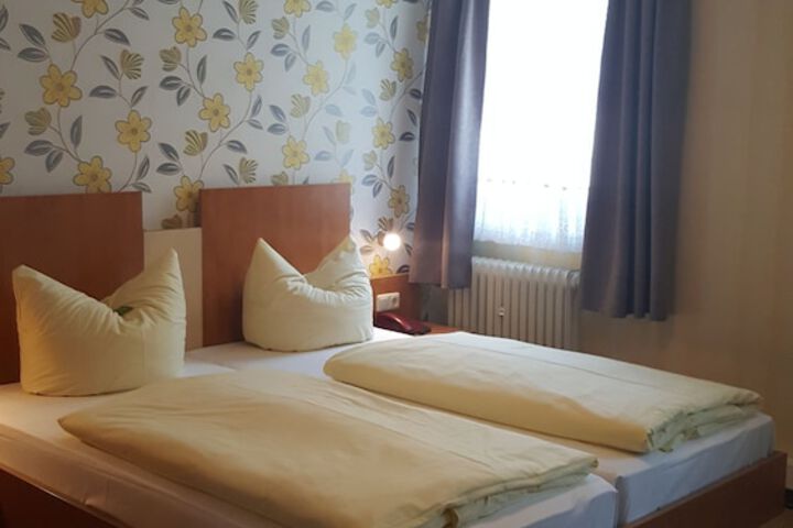 Room 7 of 32
