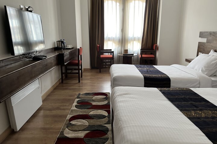 Room 10 of 33