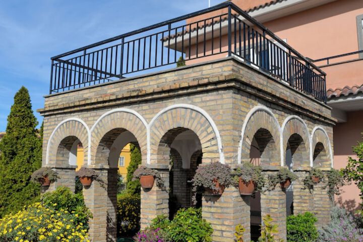 Hotel Exterior 56 of 75