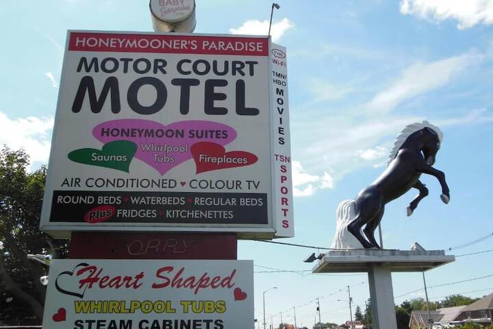 Motor court Motel