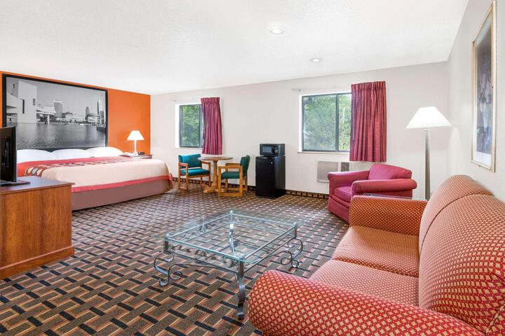 1 King Bed (2 of 8)