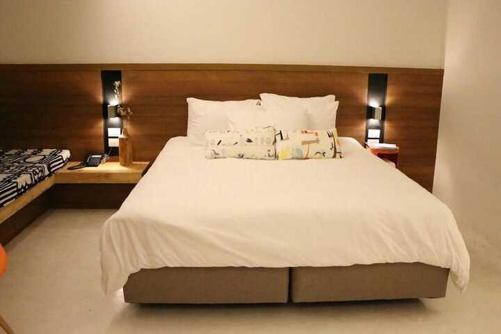 Room 30 of 99
