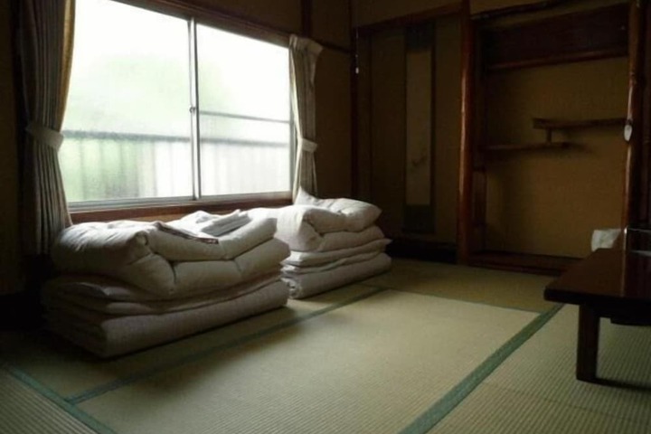 Room 6 of 15