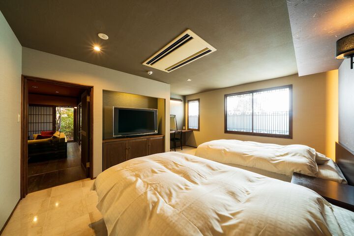 Room 12 of 115