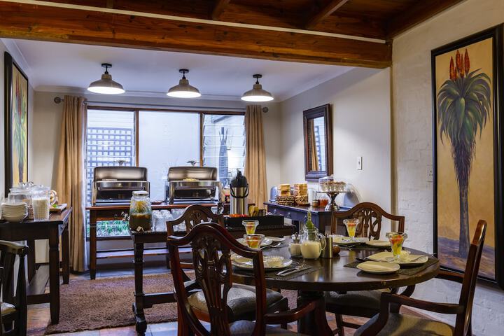 Breakfast/Coffee Service 80 of 101